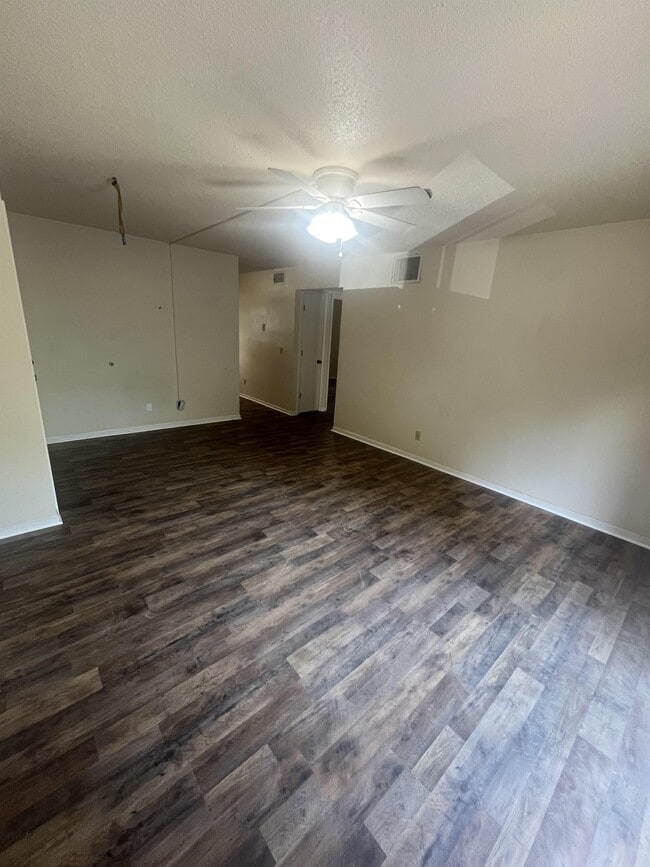 Building Photo - 515 Laurel St Rental