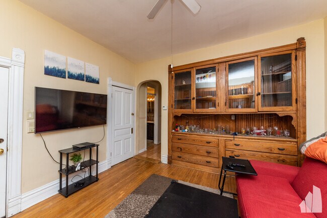 Photo - 2057 W Roscoe St Unidad 3