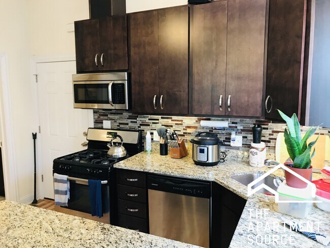 Photo - 1622 N Fairfield Ave Unit 1R