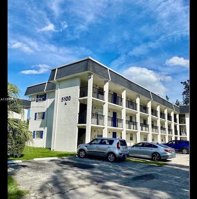 Building Photo - 5100 SW 64th Ave Unit 105