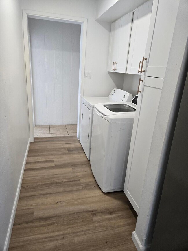 Photo - 620 E Broadway Ln