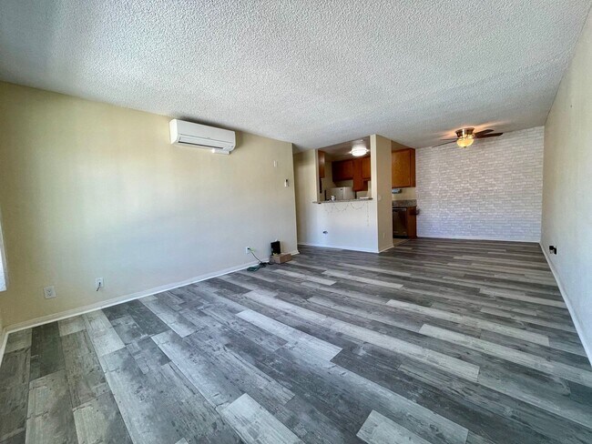 12716 Lakeshore Dr