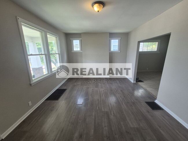 Photo - 112 10th Ave
