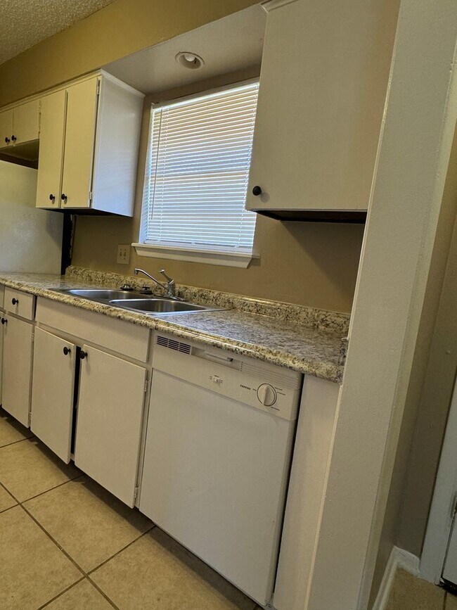 6607 NW Denver Ave Unidad A