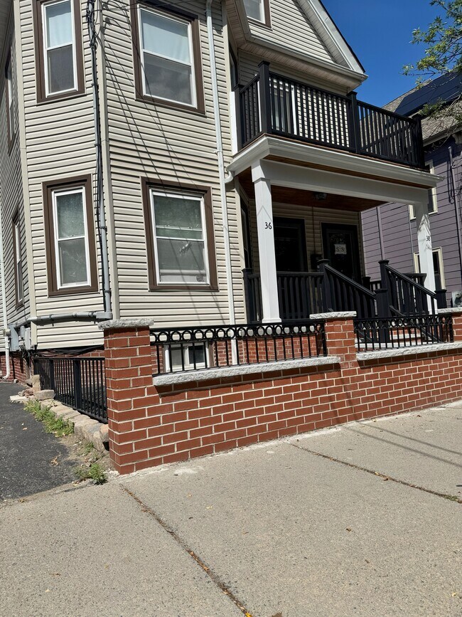 Photo - 38 Willow Ave Unit Top