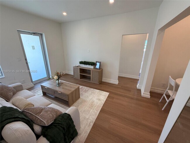 Photo - 1535 West Ave Unit 8