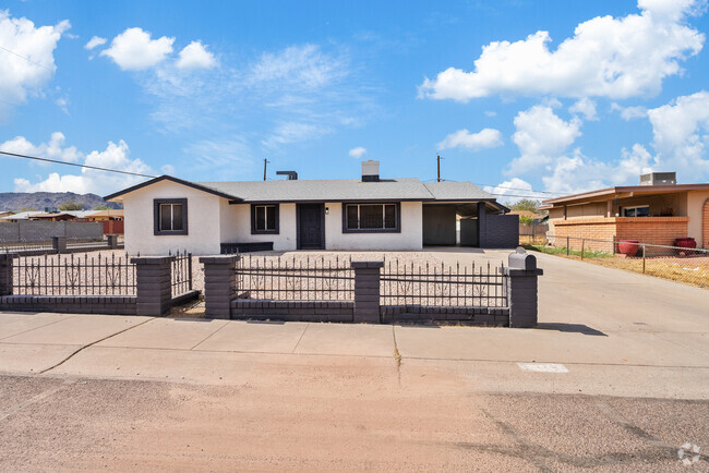 Building Photo - 301 W Desert Dr Rental