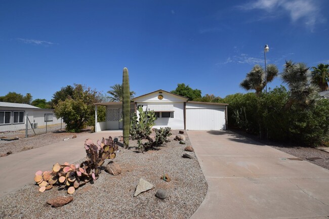 Prime Mesa location, 3 bed 2 bath home. - Prime Mesa location, 3 bed 2 bath home.