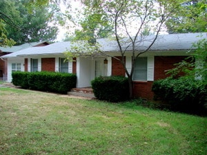 Building Photo - Branson, MO 3 Bedroom 2 Bath Home with Fenced Yard