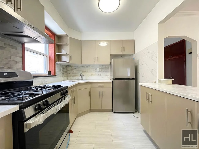 Photo - 23 AVENUE Unit TOP