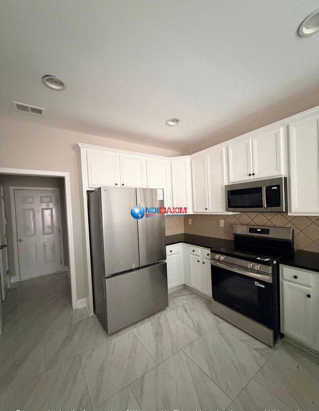 Photo - Spacious 4-bedroom house with fenced, FENCED backyard, Master on Main. Plus BONUS Room