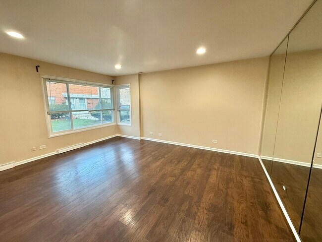 Photo - 4926 Crain St