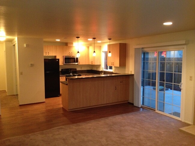 Fantastic 3 Bedroom, 2 Bath home in Santa Clara with upgrades galore! - Fantastic 3 Bedroom, 2 Bath home in Santa Clara with upgrades galore!