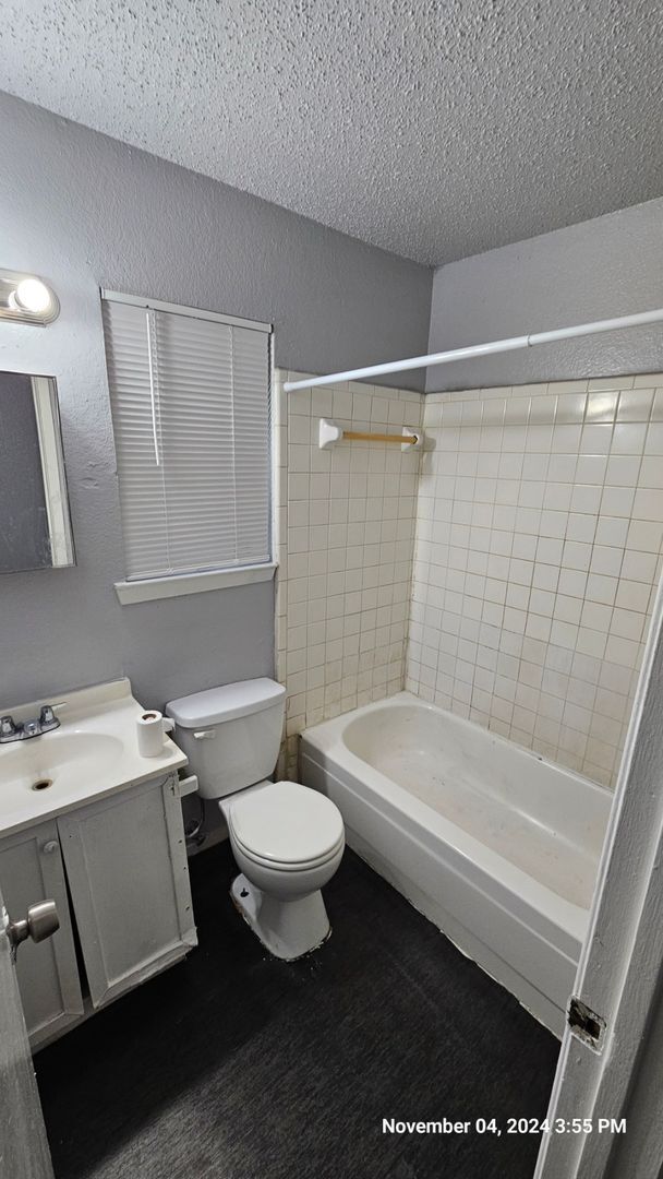 Photo - 5424-5426 Helmick Ave Unidad 5424