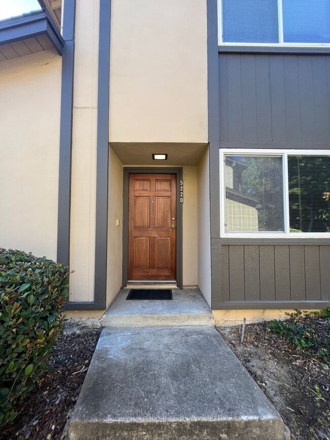 Spacious 4bed 2bath home available now! - Spacious 4bed 2bath home available now!