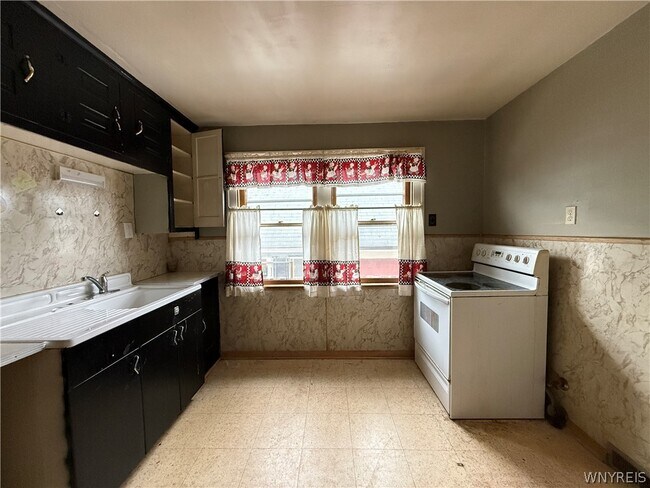 Photo - 733 Lasalle Ave