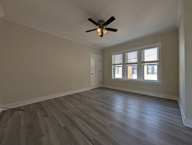 Photo - 3817 N Greenview Ave Unit 1E