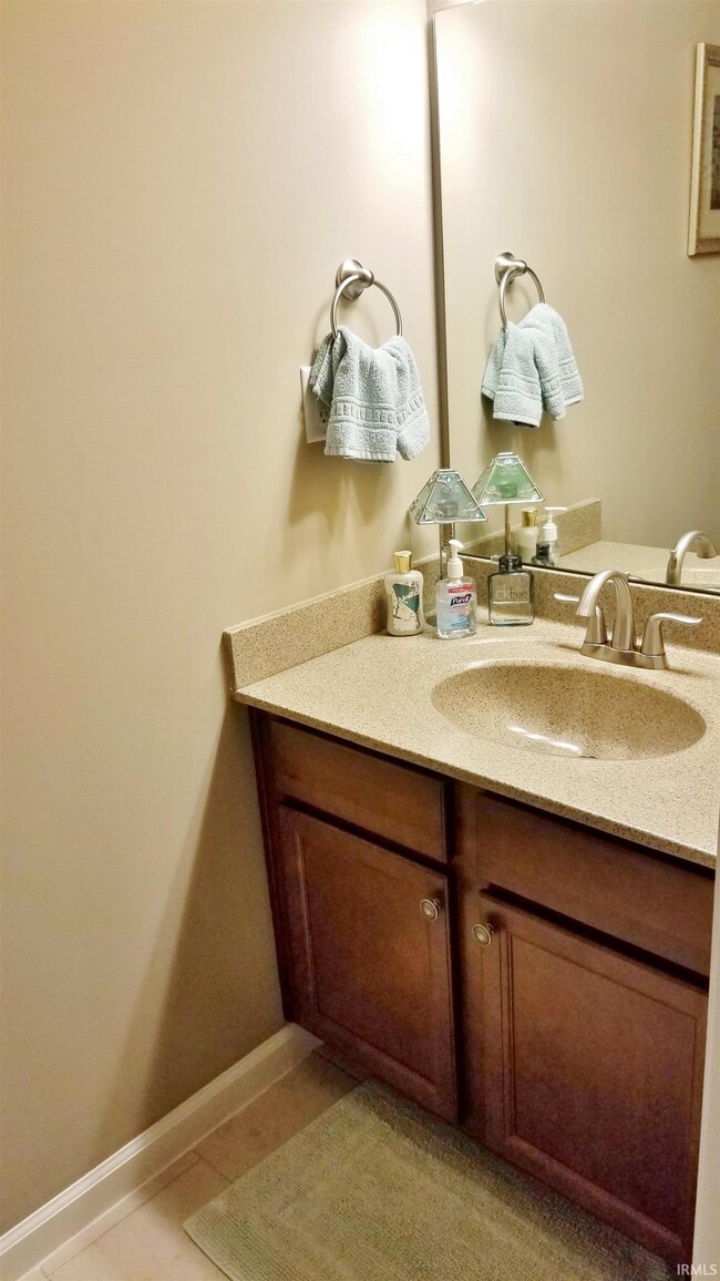 Photo - 4917 Leicester Way