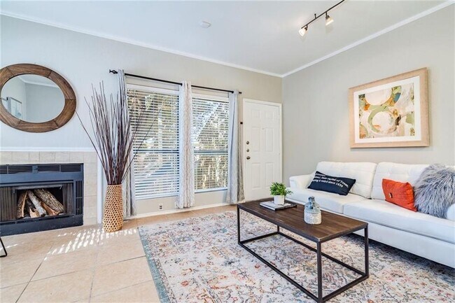 Photo - 802 S 1st St Unidad 206