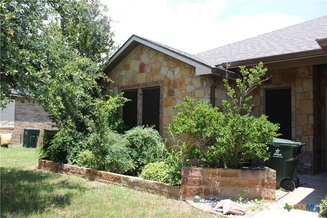 Building Photo - 167 Chering Dr Rental
