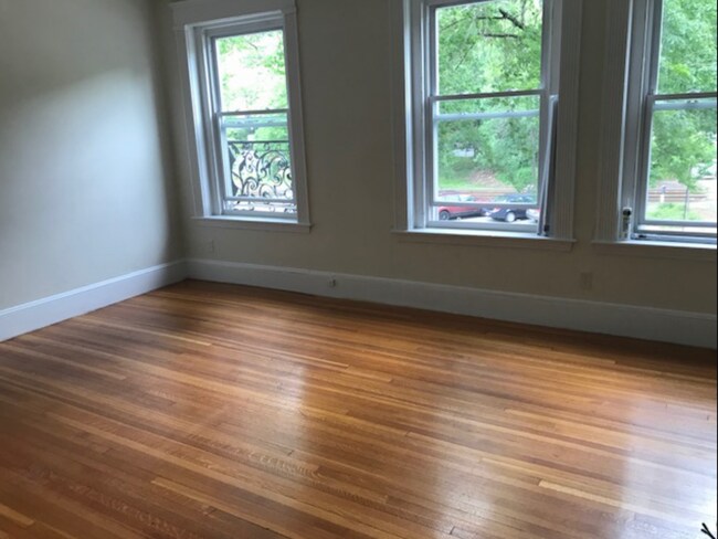Photo - 9/1 Coolidge Corner 3BR (2 split) with heat included, balcony, No Fee!