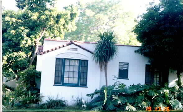 Photo - 909-915 Summit Dr Apartments