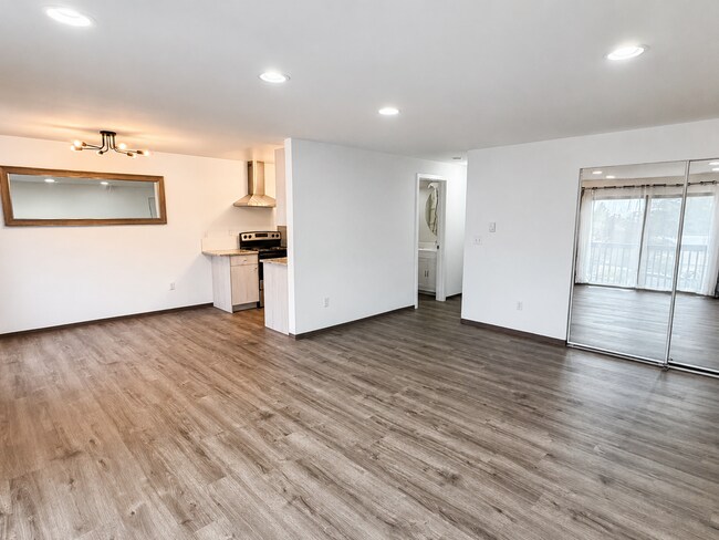 Photo - Mar Ann Apartments - B3 - 2 Bed / 1 Bath 1st floor Balcony w/ view Unit B3