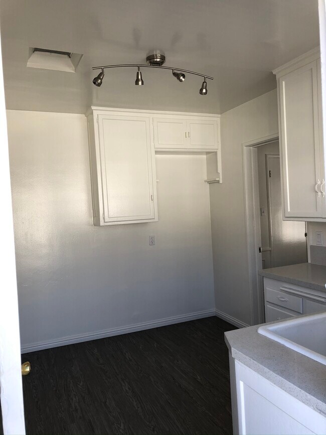 Photo - 609 Kelton Ave