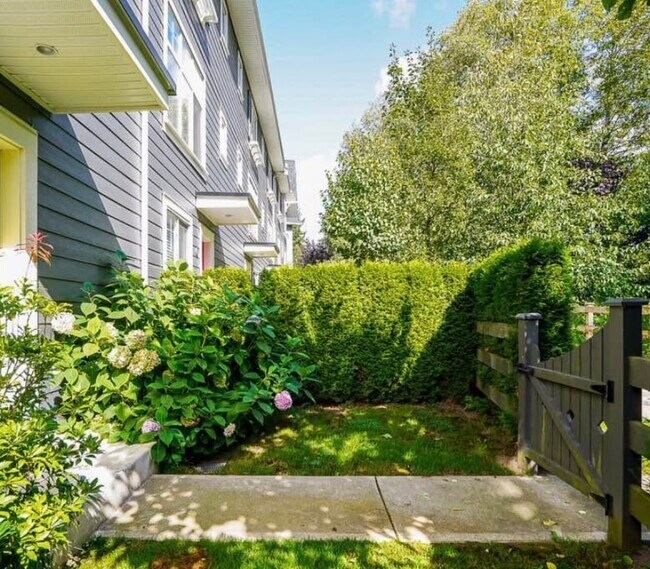 Photo - 16337-16315 15 Ave