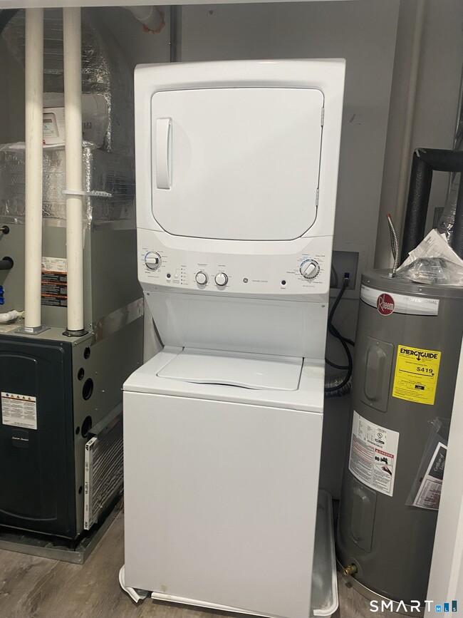 Photo - 19 Railroad Ave