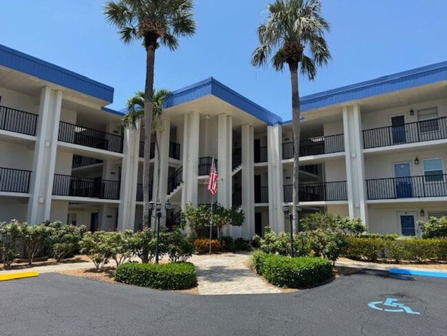 Building Photo - Furnished 2/2 Seasonal in Seven Lakes Rental