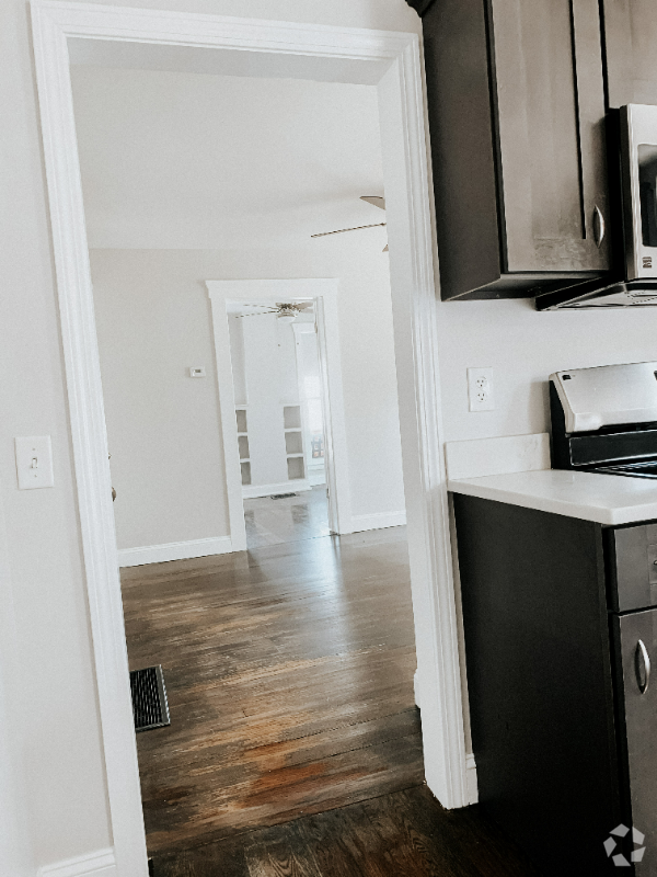 Building Photo - 3 Oak Ave Unit 1 Rental