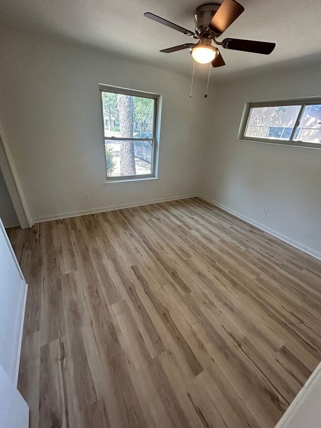 Photo - 2820 Yorkshire St