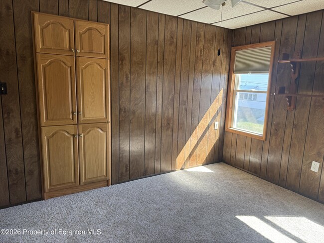 Photo - 205 Battin St