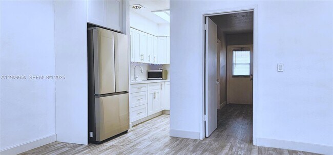 Building Photo - 2901 Polk St Unit 14