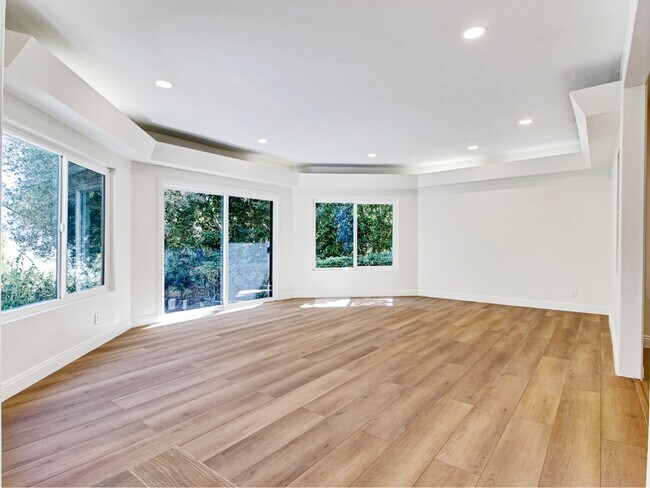 Photo - 10563 Lindbrook Dr