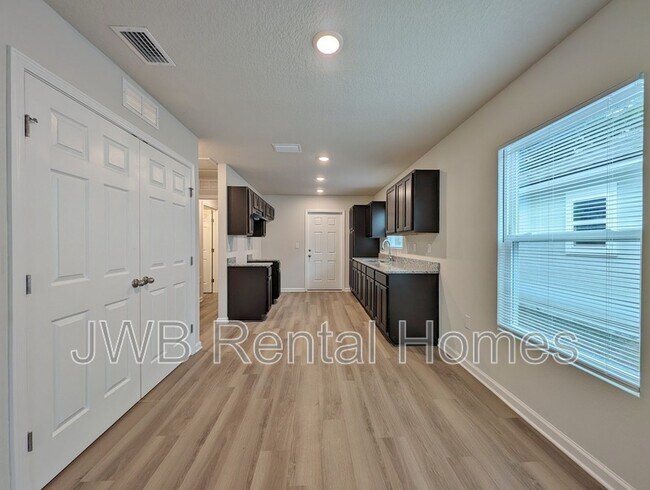 Photo - 1438 6th St W