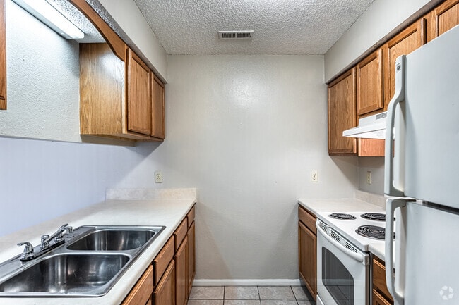 3BR, 2BA - 1085 SF