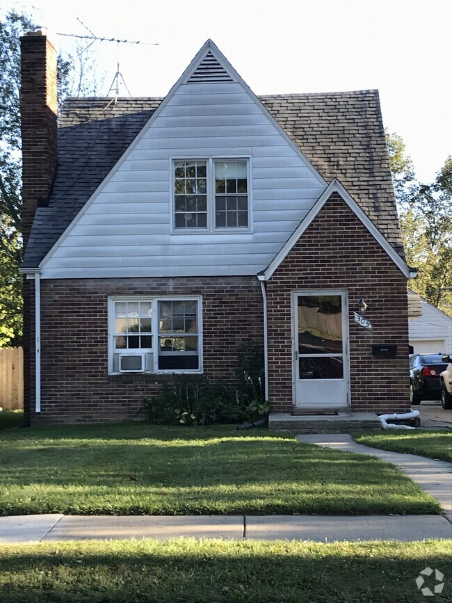Building Photo - 305 Potter Ave Rental