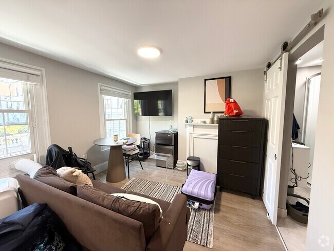 Building Photo - 14 Derne St Unit 302 Rental