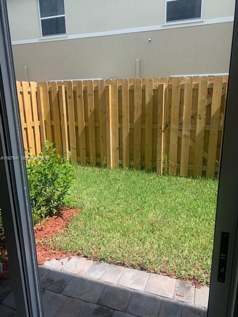 Photo - 484 NE 5th St