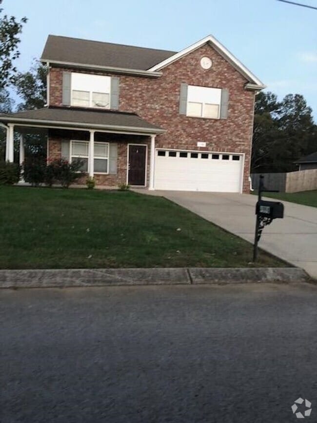 Building Photo - Spacious 2 story home in Whispering Woods!