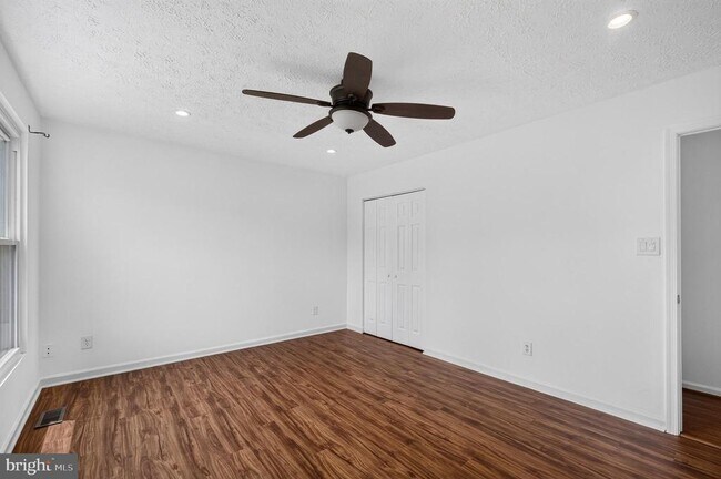 Photo - 13296 Hollinger Ave