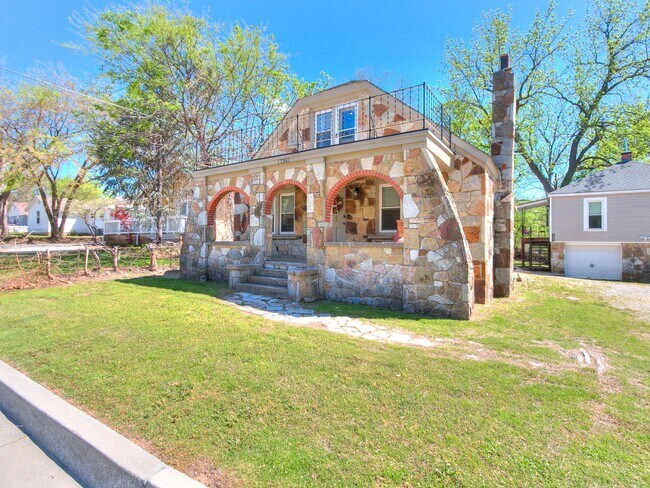 Photo - 734 E Boyd St