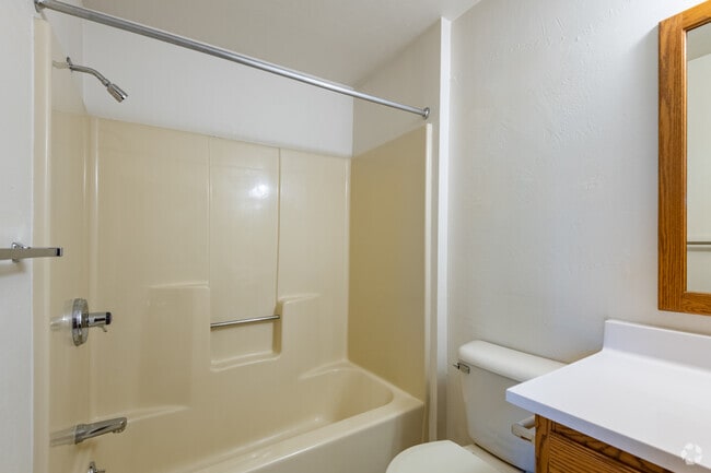 2 BR, 2 BA - 1,290SF