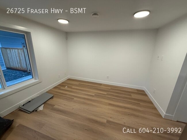 Photo - Brand New Ground Level Suite Unité BSMT