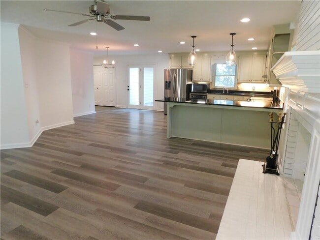 Photo - 2460 Hinton Rd