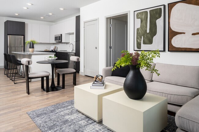 Photo - Legacy Metro 525