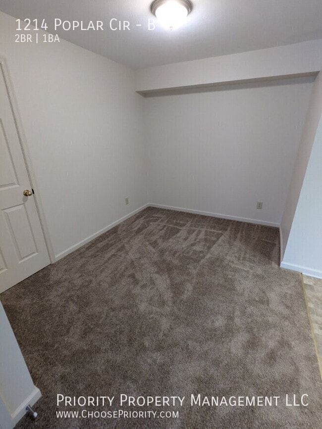Photo - 1214 Poplar Cir Unit B