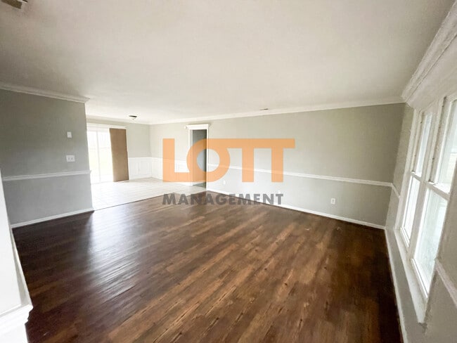 Photo - 107 Osmond Dr